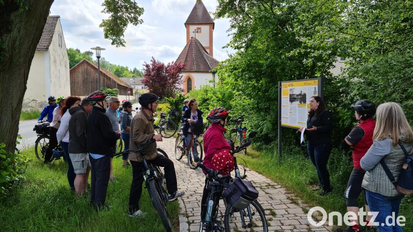 Der neue Themenradweg &quot;Hämmer und Mühlen&quot; schneidet sich bei Hütten mit dem Simultankirchen-Radweg. Idyllisch wirkt der Anblick der Laurentiuskirche. Bild: sne
