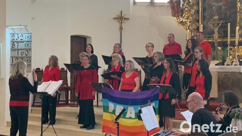 Beim „Singen für den Frieden“ trat der Chor „Just for Joy“ in der evangelischen Kirche in Wirbenz auf. Bild: kia