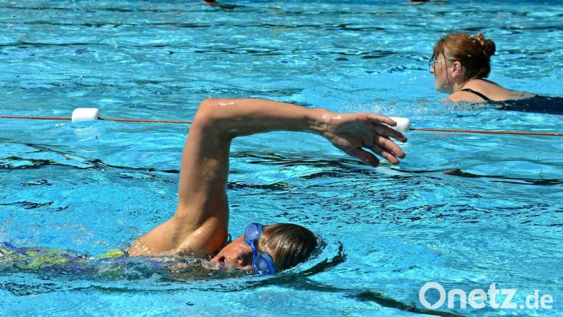 Doppeltes Vergnügen: Um ihre Runden im Waldbad ziehen zu können, dafür müssen Schwimmer nach der Generalsanierung nicht mehr bezahlen als zuvor. Bild: Petra Hartl