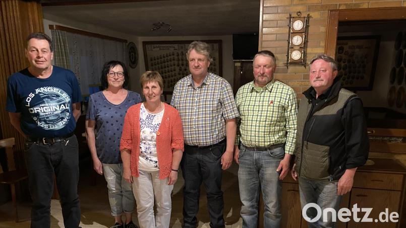 Neuwahlen beim Bauernverband (von links): Helmut Renner (stellvertretender Obmann Neukirchen), Annerose Kolb (stellvertretende Ortsbäuerin Neukirchen), Elisabeth Pilhofer (Ortsbäuerin Neukirchen), Burkardt Winter (Obmann Neukirchen), Robert Wagner (Obmann Etzelwang-Weigendorf), Oskar Hoffmann (stellvertretender Obmann Etzelwang-Weigendorf). Bild: BBV/exb