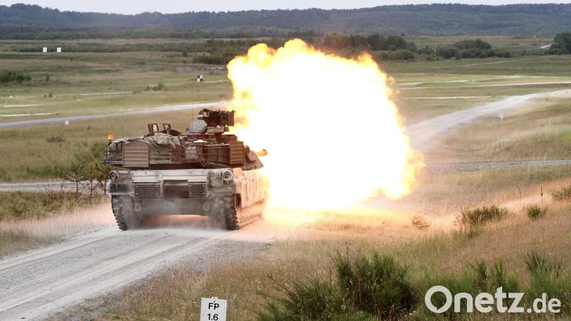 Ein amerikanischer Panzer vom Typ Abrams feuert auf einer Schießbahn auf dem Truppenübungsplatz Grafenwöhr. Symbolbild: Capt. John Farmer