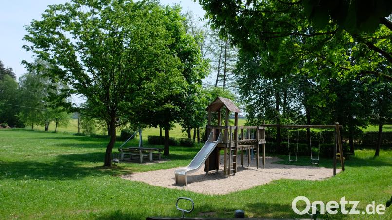 Aufrüsten will der Gemeinderat auch den Spielplatz in Oberbibrach. Federführend kümmert sich Martin Kräml um die Planung. Eine erste Kostenschätzung liegt bei zirka 45.000 Euro. Bild: do