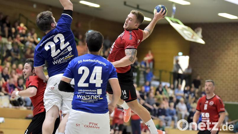 Mit einem herrlichen Sprungwurf erzielt Lukas Lesak vom HC Sulzbach einen seiner vier Treffer im Hinspiel gegen die SG Auerbach/Pegnitz. Archivbild: Hubert Ziegler