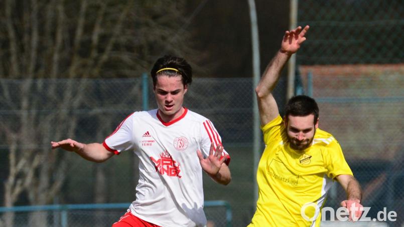 Zdenek Sykora (links im Spiel gegen Weidenthal) legte gegen die SG Schloßberg die beiden Tännesberger Tore auf. Bild: ham