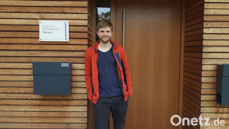 Jung, sympathisch und voller Ideen: Daniel Götzfried, der neue Seelsorger der evangelisch-lutherischen Gemeinde St. Johannis in Rosenberg. Bild: hka