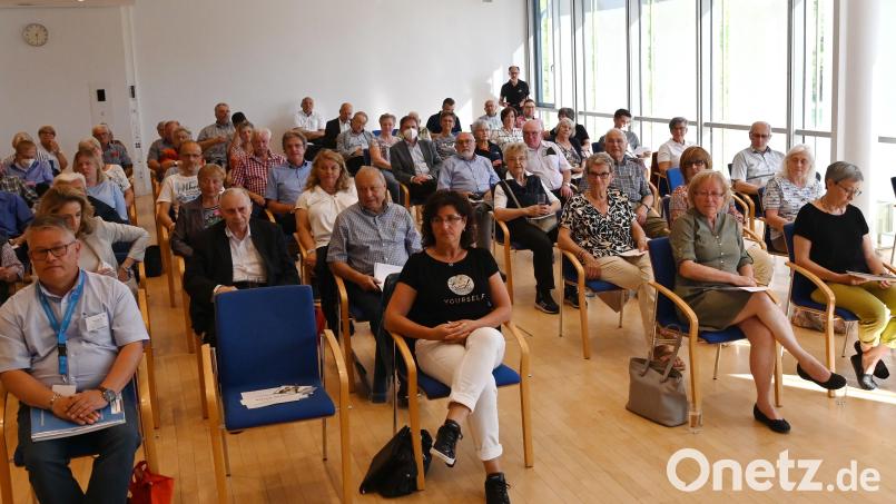 Gut besucht war das Senioren-Forum, bei dem vor Abzocke gewarnt wurde und sich der SkF sowie das neue Senioren-Servicehaus Amberg vorstellten. Bild: gf