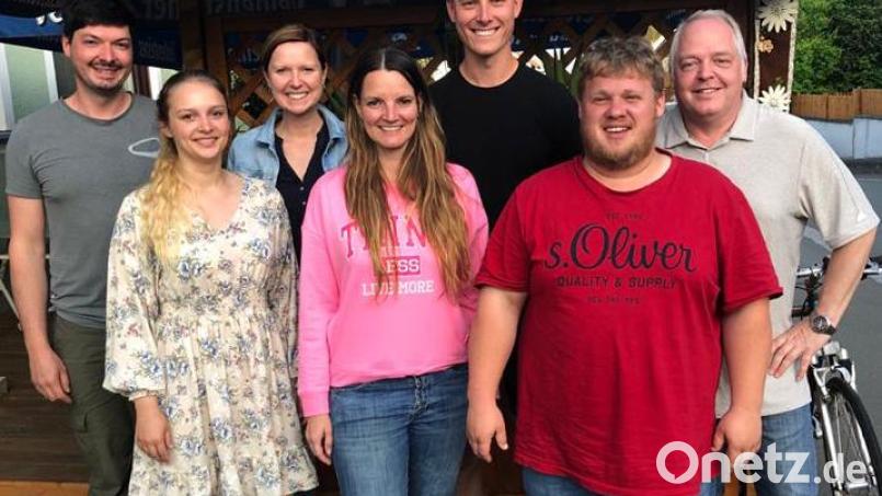 Das neue Vorstandsteam des Kirwavereins (von links) Johannes Leipold, Anna-Lena Strauß, Kerstin Gerchau, Christina Seemann, Jonas Vogl, Timo Müller und Oliver Vogl nimmt die Arbeit auf. Bild: lep