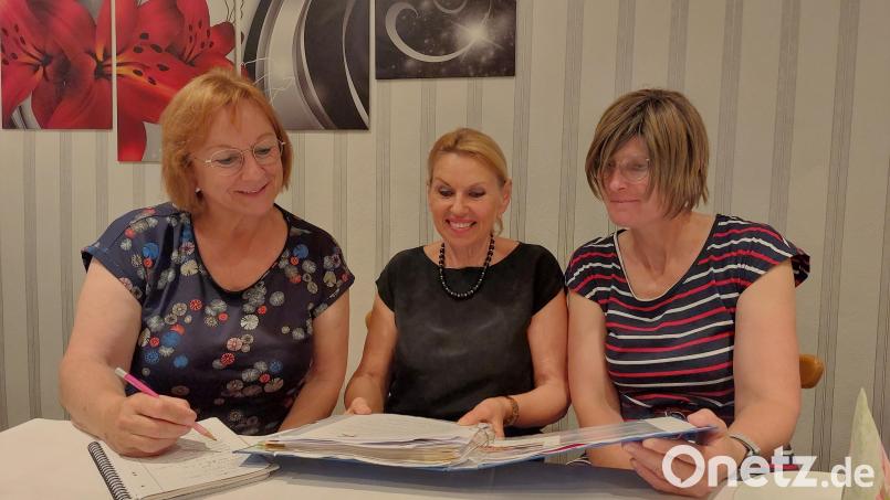 Protokollführerin Angelika Sticht, Vorsitzende Petra Schicker und Stellvertretende Vorsitzende Kerstin Rumswinkel (von links) freuten sich, für 2022 wieder ein weitgehend normales Vereinsprogramm vorstellen zu können. Bild: ubb
