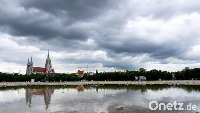 Zum meteorologischen Sommeranfang erwartet der Deutsche Wetterdienst teils heftigen Regen in Bayern. Bild: Sven Hoppe/dpa/Archivbild