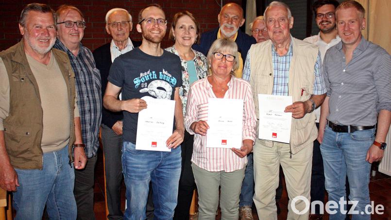 Für langjährige Mitgliedschaft werden einige Genossen des SPD-Ortsvereins Neunkirchen geehrt. Bild: R. Kreuzer