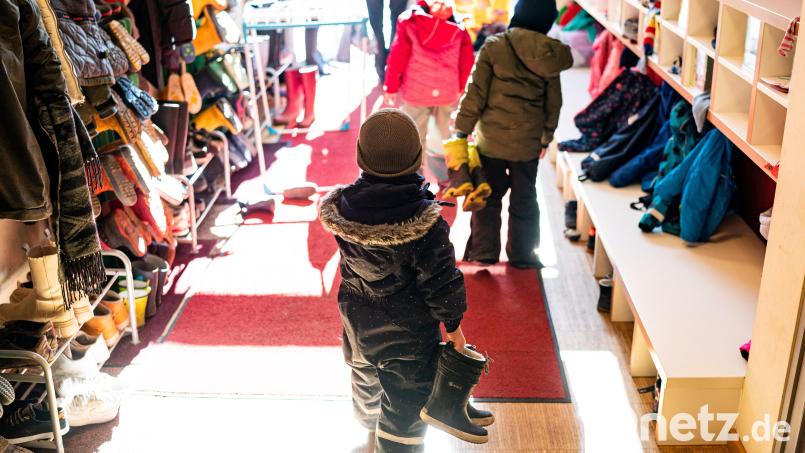Die FDP will eine Qualitätsoffensive in der Kinderbetreuung starten. Bild: Axel Heimken/dpa