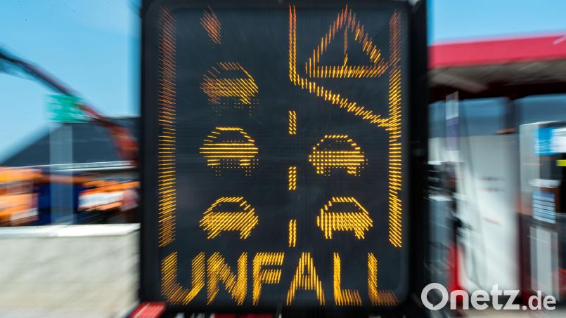 Der Schaden am elektronischen Verkehrsleitsystem beläuft sich auf über 60.000 Euro. Symbolbild: Jens Büttner/dpa