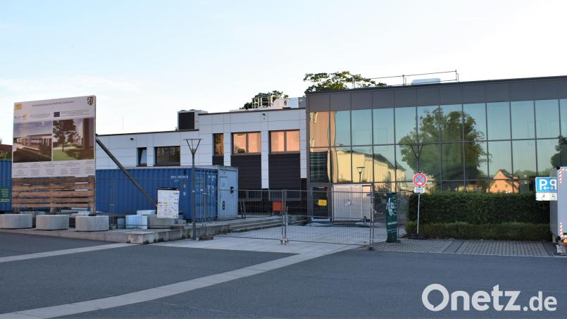 Die Fertigstellung der Stadthalle Grafenwöhr ist für Oktober vorgesehen. Bild: rgr