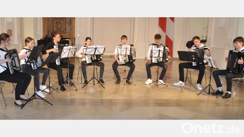 Auch das Akkordeonensemble unter der Leitung von Viktoria Obermaier zeigte sein Können. Bild: zch