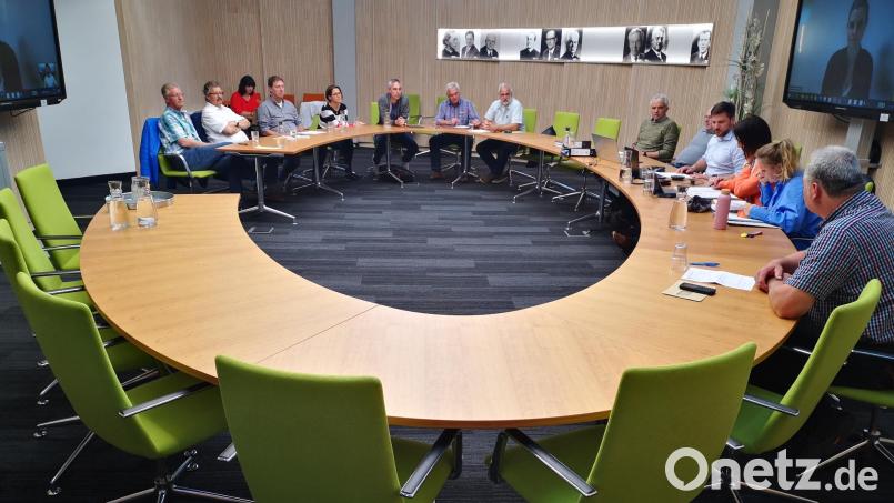 Die Beratungen des Schwarzenfelder Marktrats am Montag dieser Woche konnten nicht beginnen, weil die CSU geschlossen der Sitzung ferngeblieben ist. Auch andere Räte fehlten. Thema wäre der neue Wasserpreis für Schwarzenfeld gewesen. Bild: Thomas Dobler