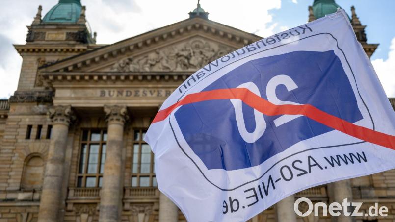 Der Bund für Umwelt und Naturschutz Deutschland (BUND) und mehrere Landwirte klagen gegen die geplante Autobahn. Symbolbild: Hendrik Schmidt/dpa