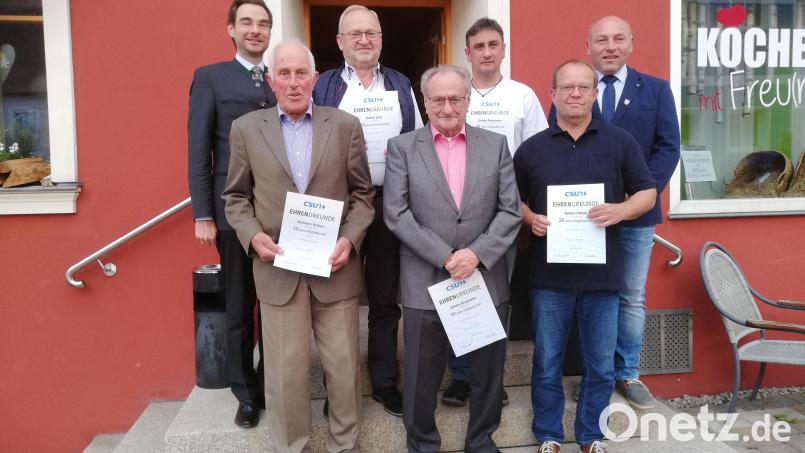 Die CSU Kohlberg hat eine erfahrene Truppe. Hinten, von links, Landtagsabgeordneter Stephan Oetzinger, Rudolf Götz, Jürgen Bergmann, Bürgermeister Gerhard List. Vorne, von links Karl-Heinz Kreiner, Johann Bergmann und Norbert Merkel Bild: gmü