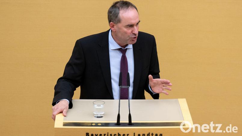 Hubert Aiwanger gibt im bayerischen Landtag eine Regierungserklärung. Bild: Sven Hoppe/dpa