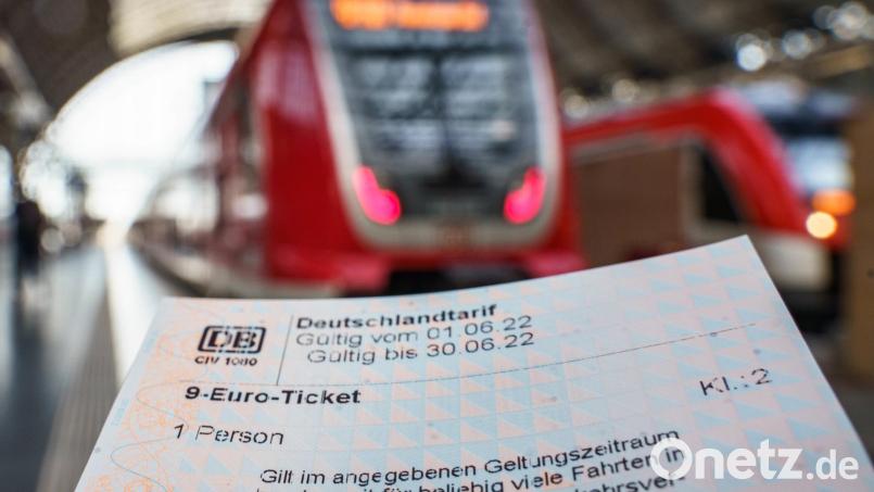 Der Startschuss für das 9-Euro-Ticket ist auch in Amberg gefallen. Nutzer der öffentlichen Verkehrsmittel berichten über ihren Eindruck des Tickets. Symbolbild: Frank Rumpenhorst/dpa