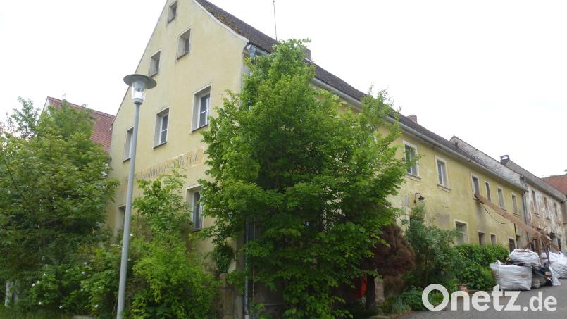 Thansüß hatte früher drei Wirtshäuser, jetzt bekommt der Ort wieder eins. Im 1839 erbauten Gasthof &quot;Zum schwarzen Bären&quot; wollen David und Katrin Götz eine Zoiglstube einrichten. Bild: bk