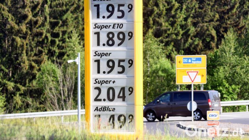 Das sind die Preise bei der Jet-Tankstelle in Neustadt/WN am 1. Juni 2022, dem ersten Tag des Tankrabatts. Bild: gsb
