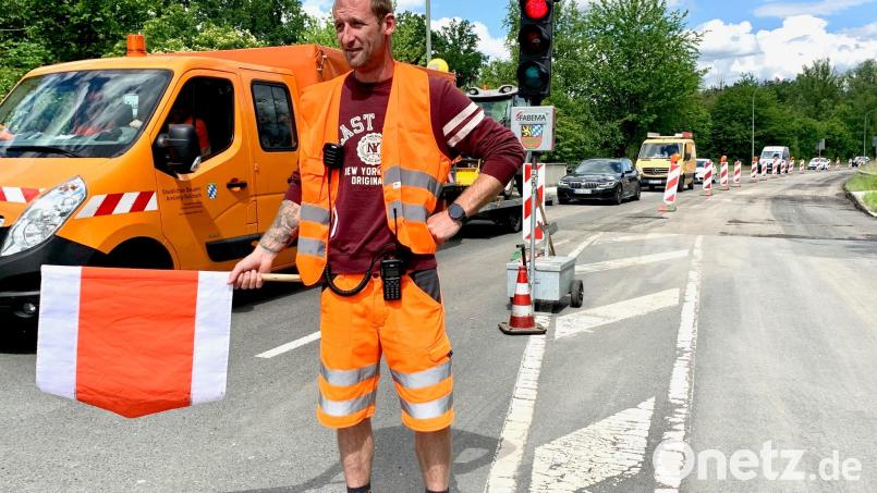 Geduld brauchen Verkehrsteilnehmer in der Dr.-Kilian-Straße. Hier wird die Asphaltdecke erneuert. Bild: Gabi Schönberger