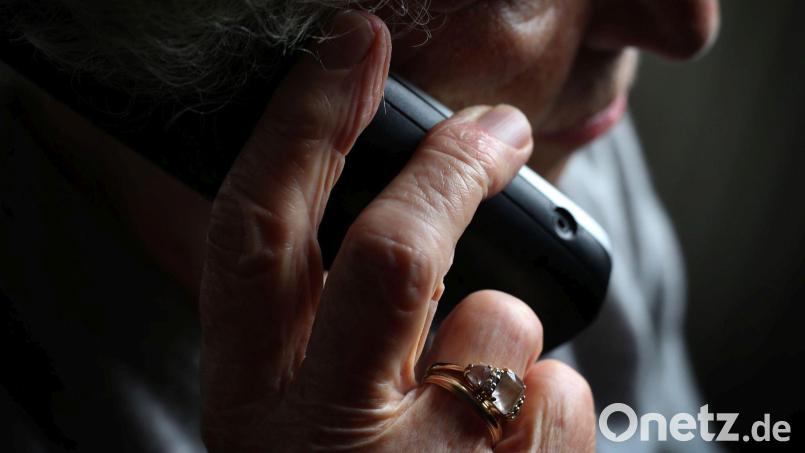 Mit schönen Worten versprechen Unbekannte vor allem älteren Menschen Geldgewinne. Die Polizei rät, in solchen Fällen gleich aufzulegen. Symbolbild: Karl-Josef Hildenbrand/dpa