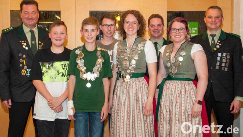 Bei der Jahreshauptversammlung des Stullner Schützenvereins wurden auch die neuen Würdenträger proklamiert. Bild: Martin Eules/exb