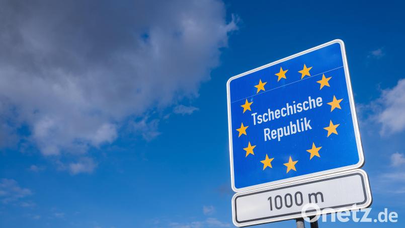 Der Einkauf in Tschechien lohnt sich immer weniger. Wegen der hohen Inflationsrate nähern sich die Preise für Lebensmittel und Zigaretten immer mehr den deutschen an. Symbolbild: Nicolas Armer/dpa