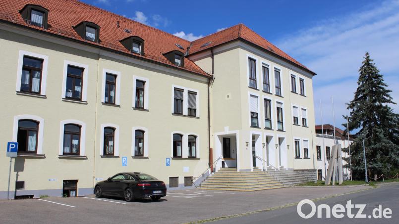 Das ehemalige Krankenhaus in Neunburg vorm Wald soll verkauft werden. Der Landkreis hat die Immobilie im Amtsblatt ausgeschrieben. Archivbild: pko