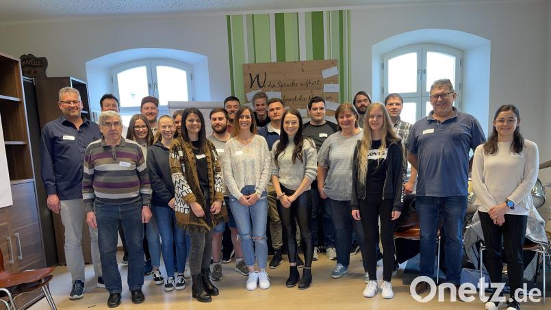 Die Blaskapelle Teunz traf sich zum Workshop &quot;Zukunftswerkstatt&quot; im Probenraum. Bild: Daniela Juraske/exb