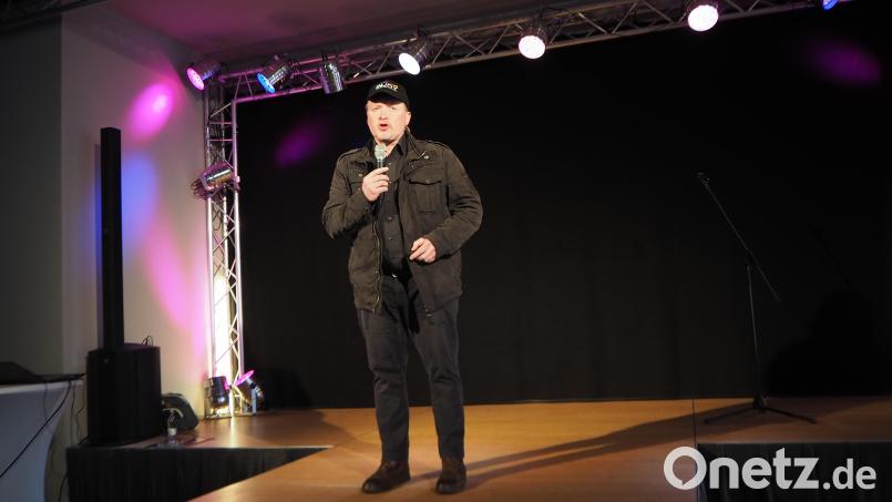 Joey Kelly begeisterte sein Publikum in Schwandorf nicht mit Musik sondern mit Details aus seinem Leben als Extremsportler der &quot;no limits&quot; (keine Grenzen) kennt. Bild: bl