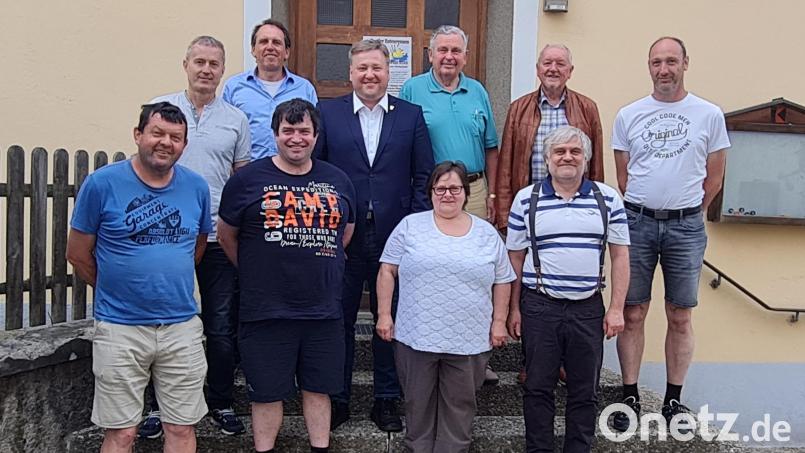 Der neue Vorstand der Kolpingsfamilie Kastl mit Bürgermeister Stefan Braun (Fünfter von links). Bild: dü