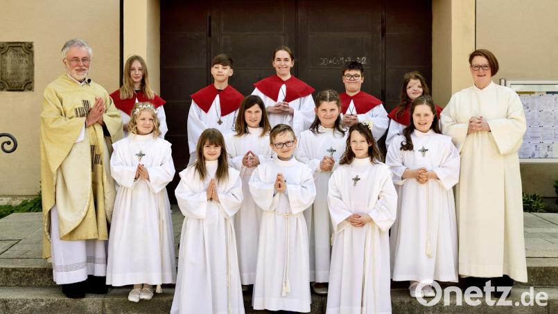 Die Kommunionkinder in Schwarzenbach. Bild: Altstadtatelier Argauer/exb