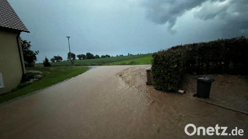Die Straßen Oberlinds wurden zu richtigen Bächen. Bild: dob