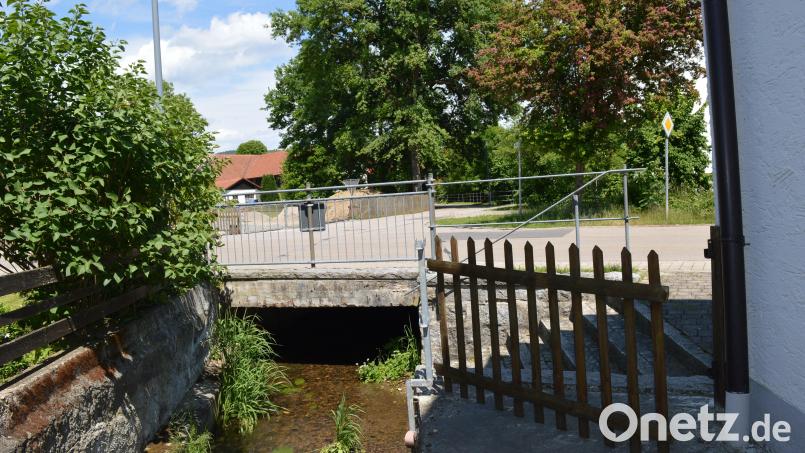 Die Pointbachbrücke in Muschenried wird erneuert. Das relativ kleine Bauwerk kostet den Landkreis rund 600 000 Euro. Bild: bej