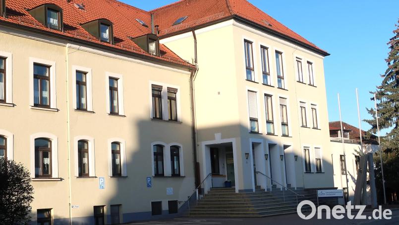 Im ehemaligen Krankenhaus Neunburg ist das &quot;Gesundheitszentrum Ostoberpfalz&quot; untergebracht. Der Landkreis will das Haus nun verkaufen. Archivbild: Hirsch