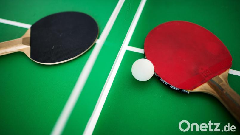 Manfred Jost vom Tischtennisclub Waldershof befürchtet Einschränkungen bei den Trainingsmöglichkeiten in der Sporthalle. Symbolbild: Arno Burgi/dpa