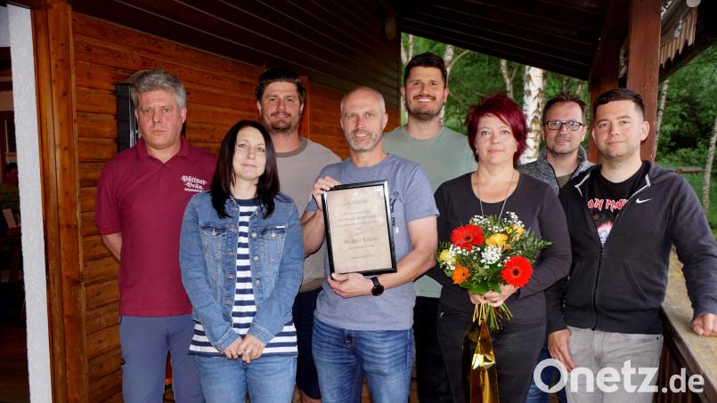 Die neu gewählten Vorstandsmitglieder verabschiedeten Regina Felix und ehrten Michael Krauß. Im Bild (von links): Wolfgang Nickl, Michaela Bayer, Christian Lautner, Michael Krauß, Reinhard Lautner, Regina Felix, Thomas Seidl und Andreas Bauer. Bild: bkr