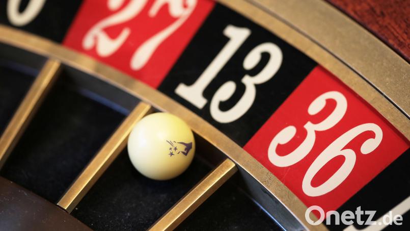 Kommt die Zahl 13 im Märchen vor, wird es oft spannend in der Geschichte. Symbolbild: Oliver Berg/dpa