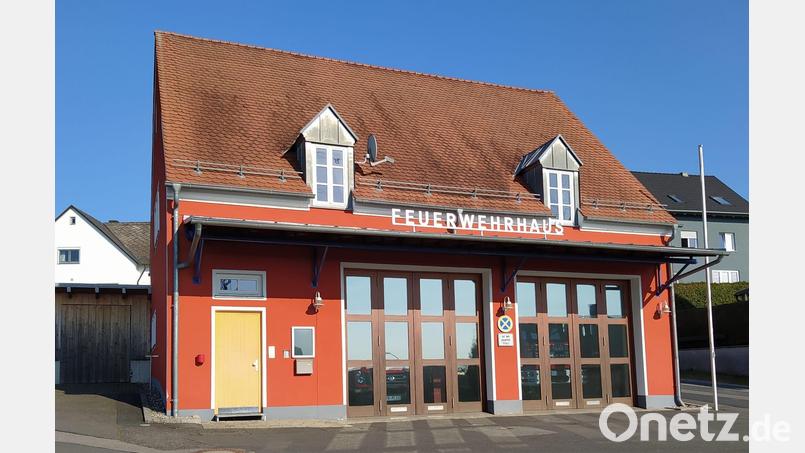 Das Pirker Feuerwehrhaus ist zu klein geworden. CSU und SPD fordern in einem gemeinsamen Antrag schnellstmöglich eine Entscheidung über einen Neubau. Bild: hme