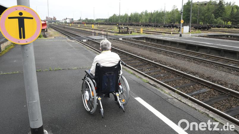 Rollstuhlfahrer haben am Bahnhof Weiden ganz schlechte Karten. Archivbild: Petra Hartl