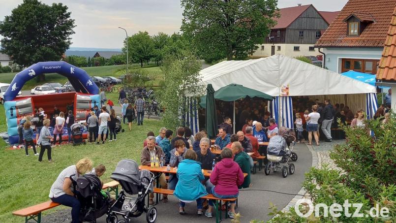 Viele Besucher kamen zum Pfingstfest der Feuerwehr Rosall. Bild: Feuerwehr Rosall/exb