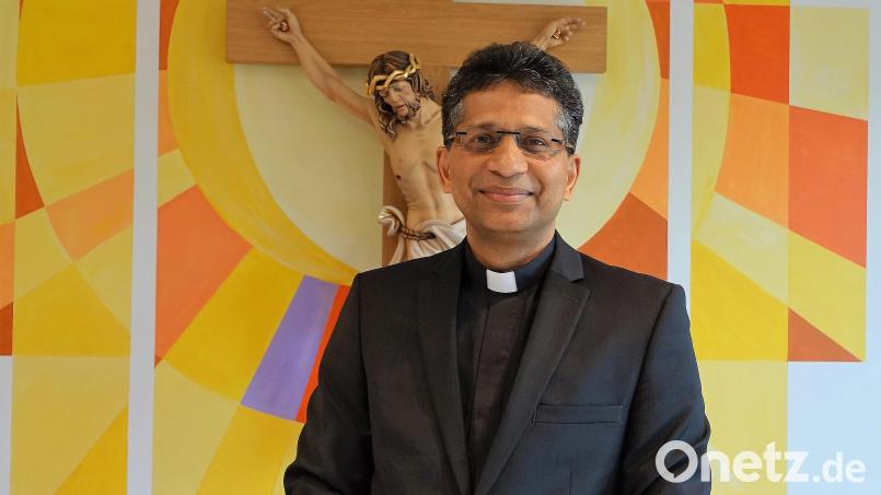 Pfarrer Joseph heißt mit bürgerlichem Namen Thankachan Puthiyedath. Der Vinzentinergeistliche der Pfarreiengemeinschaft Fuchsmühl-Friedenfels feiert am 11. Juni sein 25. Priesterjubiläum. Bild: wro