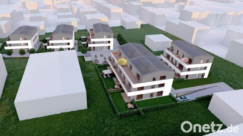 Zwischen Danziger Straße (rechts) und Frauenrichter Straße (links) in Weiden errichtet die Dimonda Projektbau 26 Eigentumswohnungen in einem bestehenden Gebäude, das saniert wird, und in drei Neubauten. Ein vierter Neubau (links im Bild) bleibt Option für weitere 6 Wohnungen. Bild: Projektbau Dimonda GmbH, Weiden