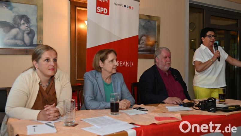 Die SPD-Stadtverbandsspitze berichtete in der Mitgliederversammlung über die trotz Corona-Einschränkungen geleistete Arbeit. Von links: Simone Böhm-Donhauser, Annette Karl, Dieter Weiß und Birgit Fruth. Bild: gf