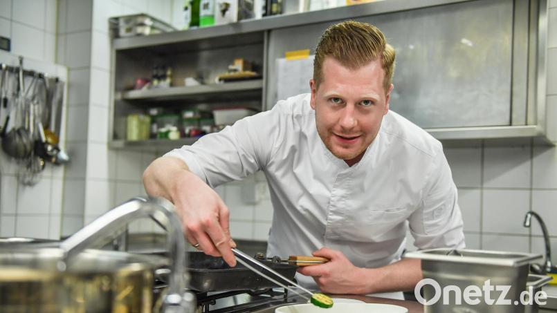 Bayerische Küche kann innovativ sein. Das beweist der 27 Jahre alte Matthias Kastner neuerdings auch in Arzberg. Bild: Florian Miedl/exb