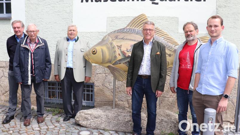 Um den Förderverein Oberpfälzer Fischereimuseum wiederzubeleben, lud die Stadt zu Vorstandswahl und Jahreshauptversammlung. Im Bild: (von links) die Vereinsmitglieder Franz Krapf, Gerhard Graser, Rudi Schmidt sowie die Vorstandsmitglieder Franz Stahl, Thomas Beer und Nico Wiesend. 	Bild: Stadt Tirschenreuth/exb Bild: Stadt Tirschenreuth/exb