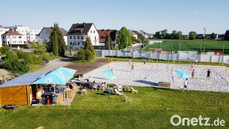 Ein Blick auf die Beachvolleyball-Anlage des VC Schwandorf: Auf dem städtischen Gelände sind vier Felder mit dazu gehöriger Infrastruktur entstanden. Bild: Spies/exb