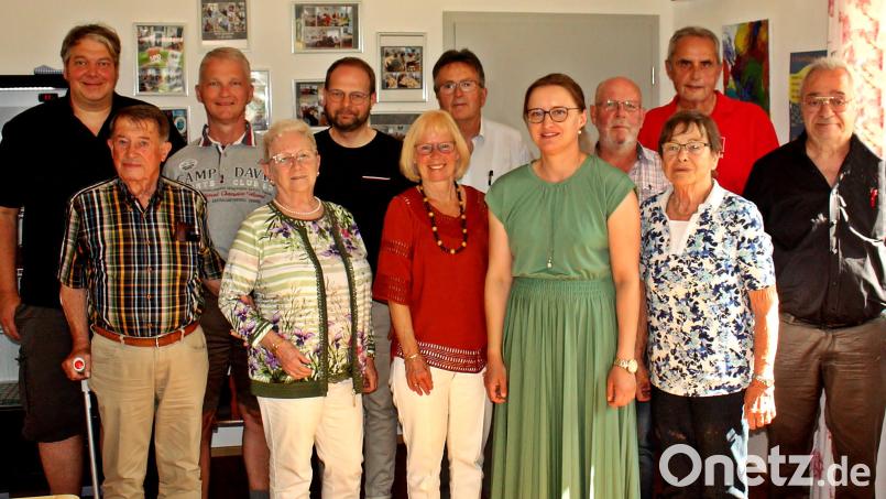 Der neue Vorstand des SPD-Ortsvereins Weiden-Ost um den wiedergewählten Vorsitzenden Horst Fuchs (Zweiter von rechts). Bild: R. Kreuzer